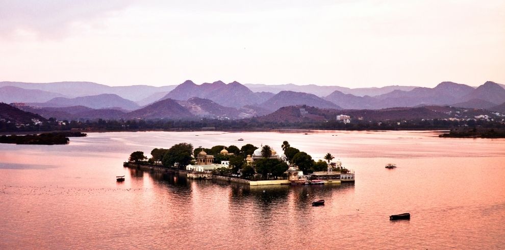 lake-heart-of-rajasthan-tour